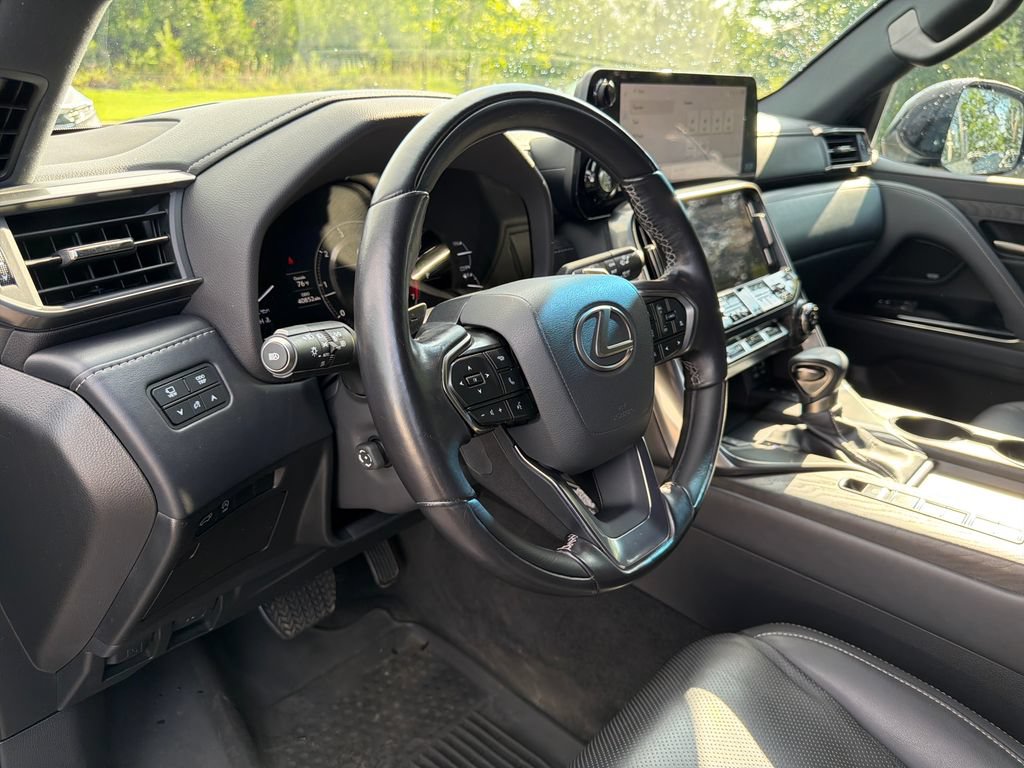 Used 2023 Lexus LX 600 4WD w/ Appearance Package image 18