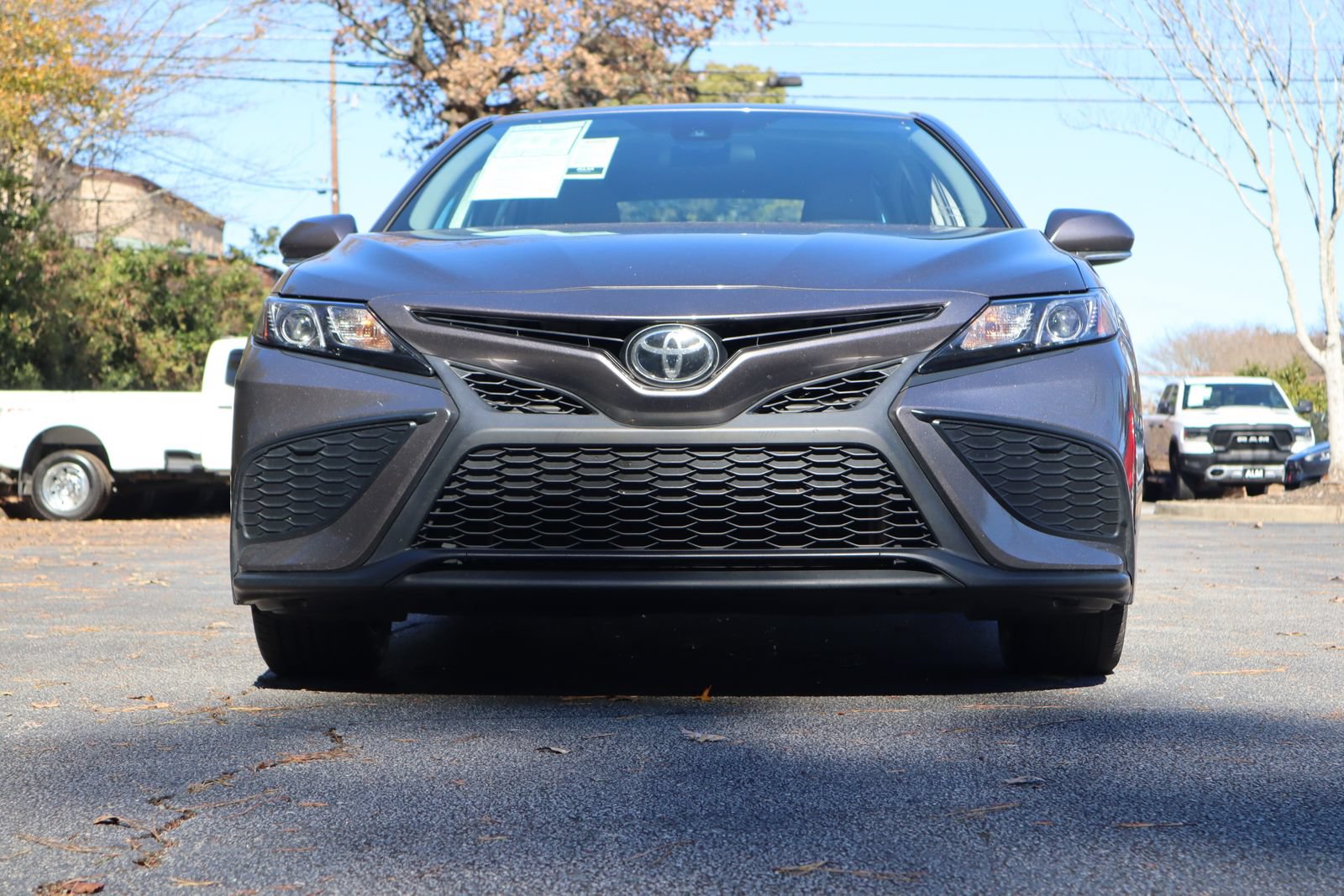 Used 2024 Toyota Camry SE FWD image 3