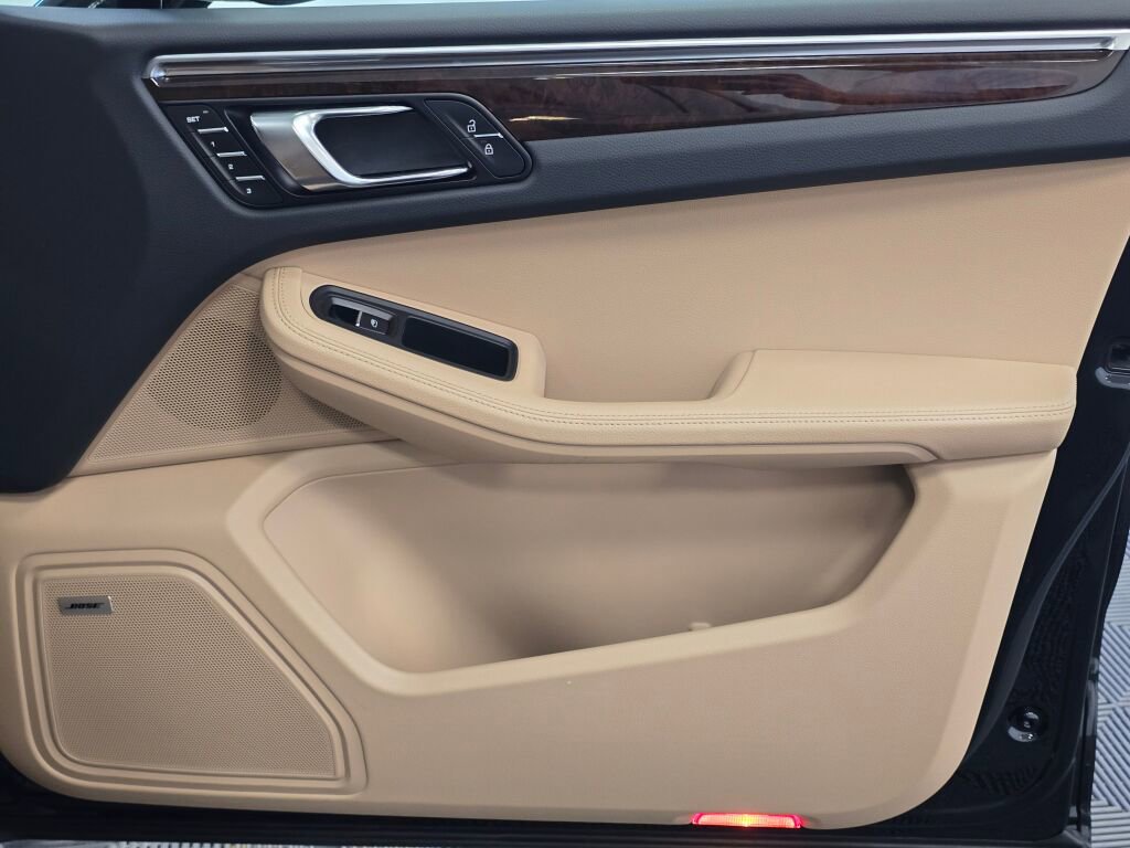 Certified 2025 Porsche Macan image 29