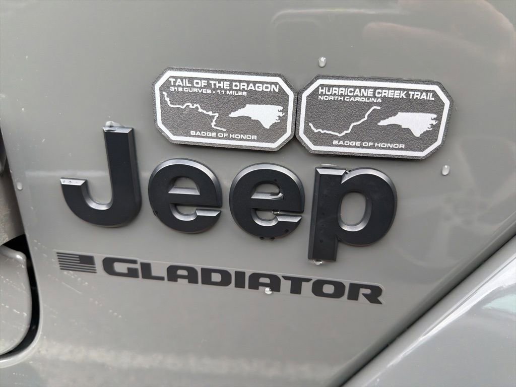 Used 2023 Jeep Gladiator Sport image 11