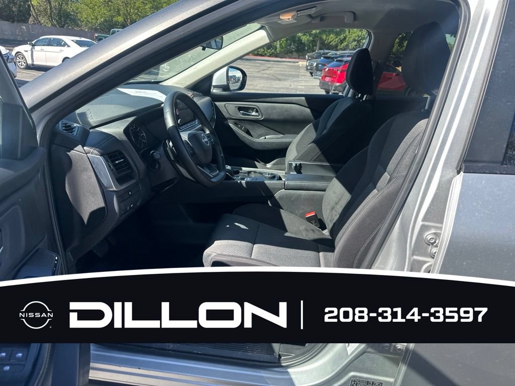 Used 2025 Nissan Rogue SV AWD/4WD image 5