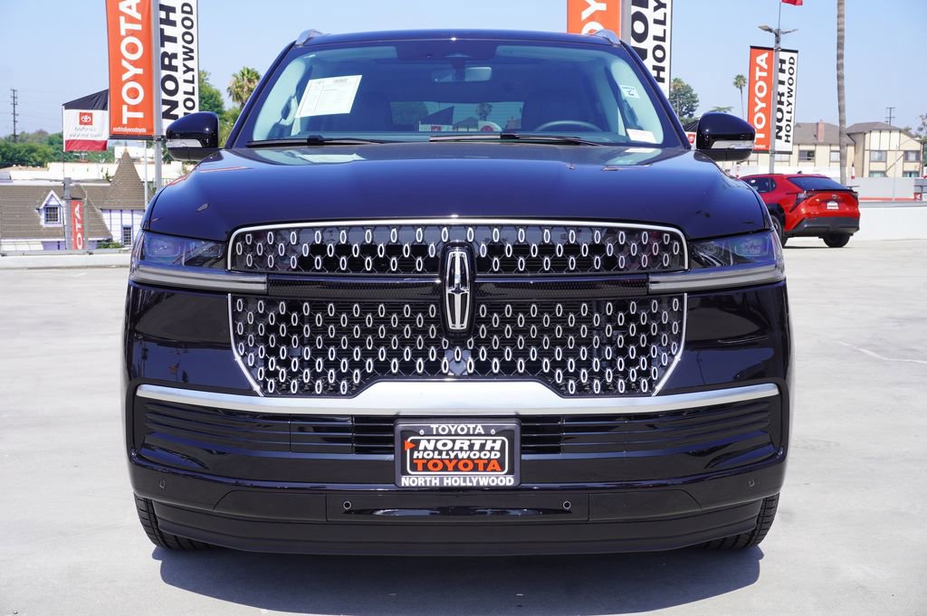 Used 2026 Lincoln Navigator L Reserve AWD/4WD image 3