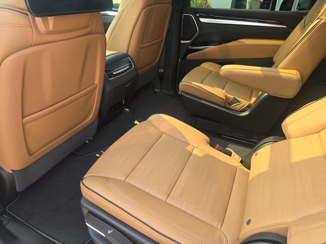 New 2026 Cadillac Escalade Luxury w/ Touring Package AWD/4WD image 14