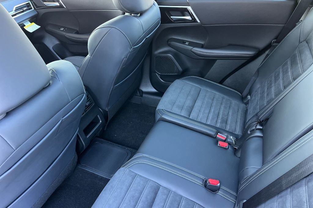New 2025 Mitsubishi Outlander SE image 13