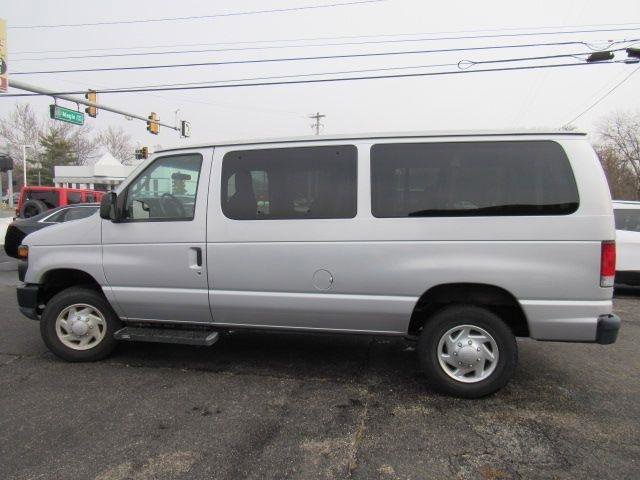 Used 2014 Ford E-350 and Econoline 350 XL w/ Power Windows & Locks Group RWD image 4