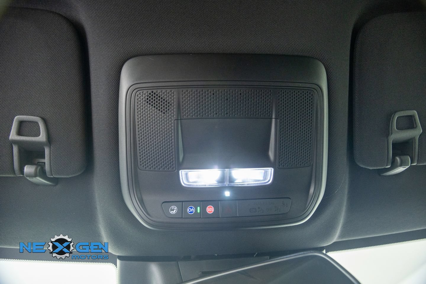 Used 2024 Chevrolet Equinox EV RS FWD image 24