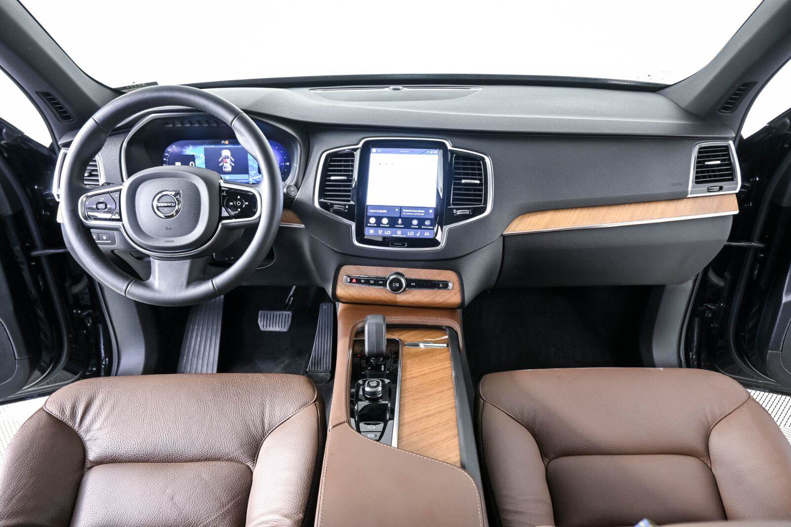 Certified 2024 Volvo XC90 T8 Plus w/ Protection Package Premier AWD/4WD image 16