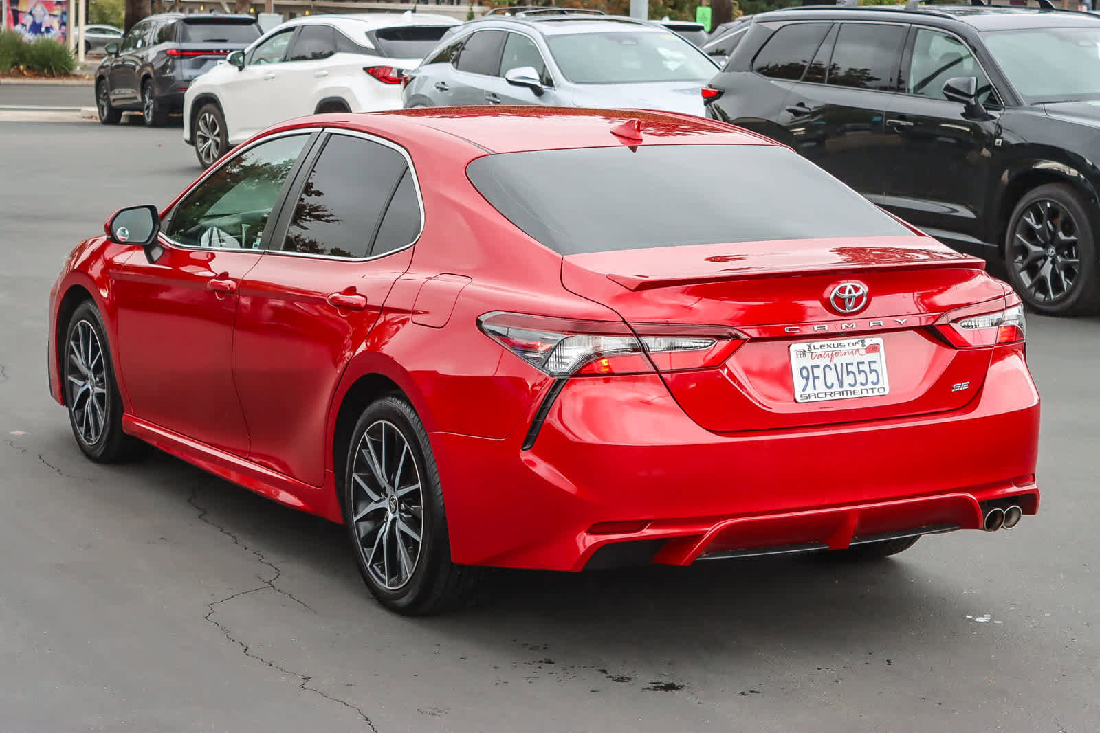 Used 2021 Toyota Camry SE image 2