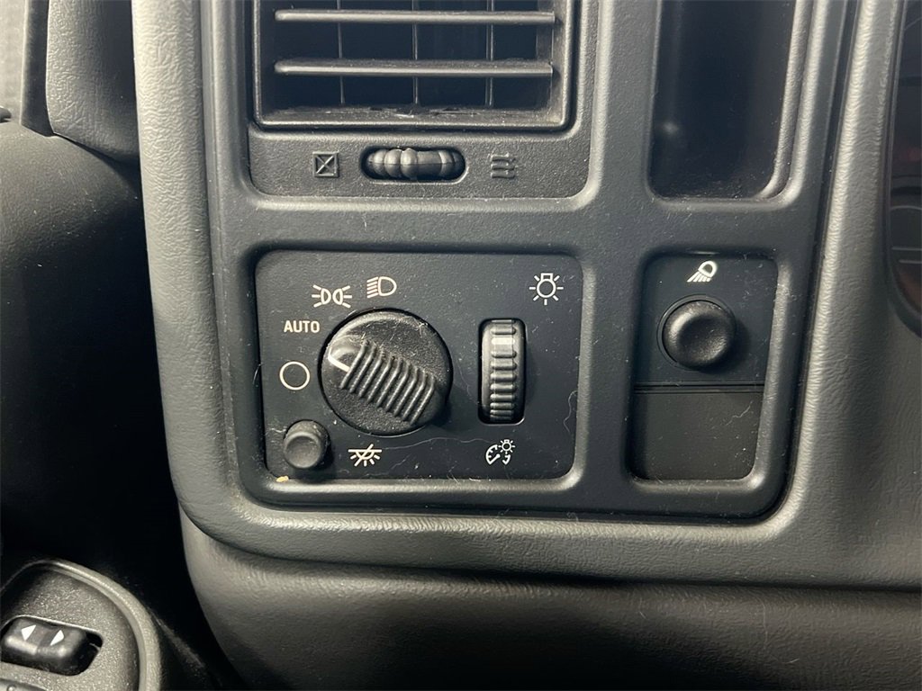 Used 2007 Chevrolet Silverado 1500 LT w/ Crew Cab Value Package image 15