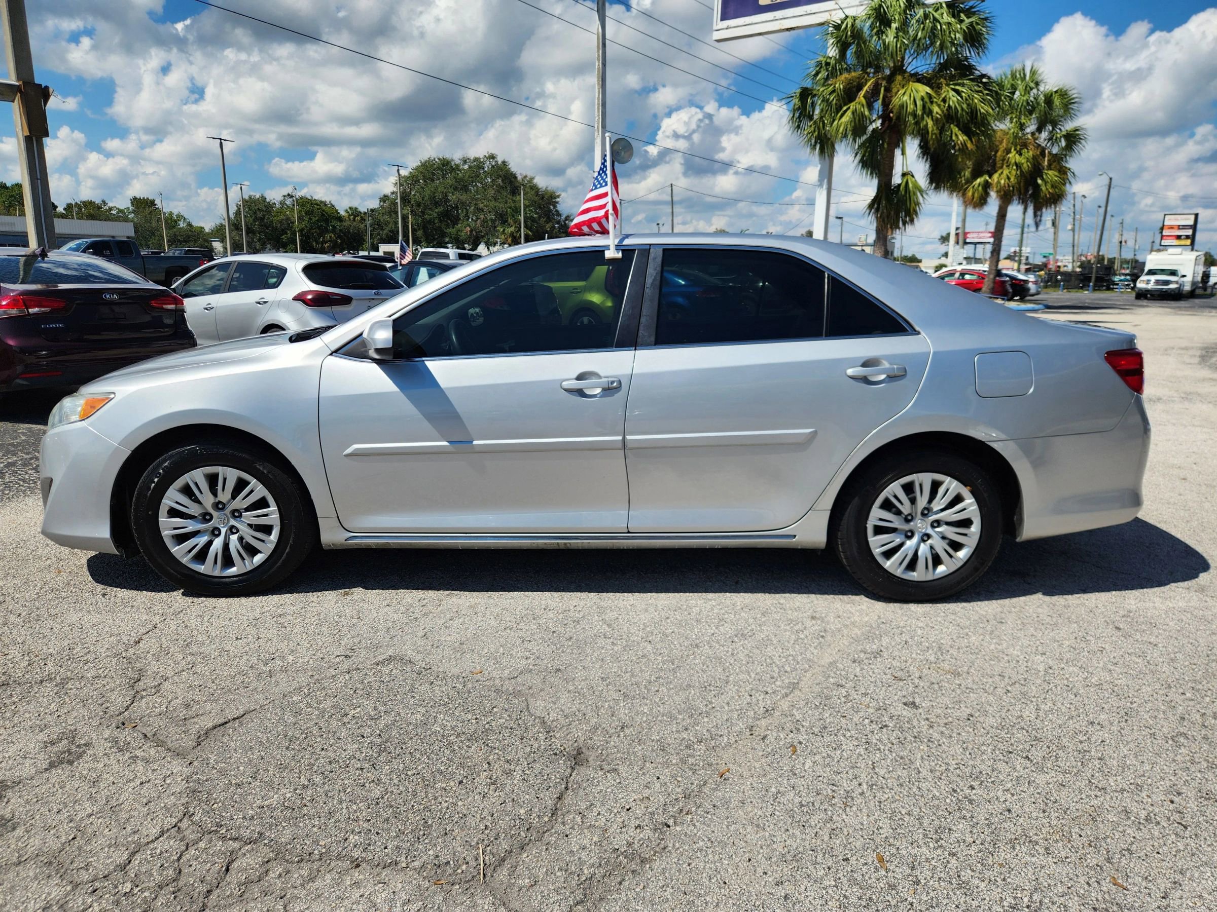 Used 2013 Toyota Camry LE FWD image 5