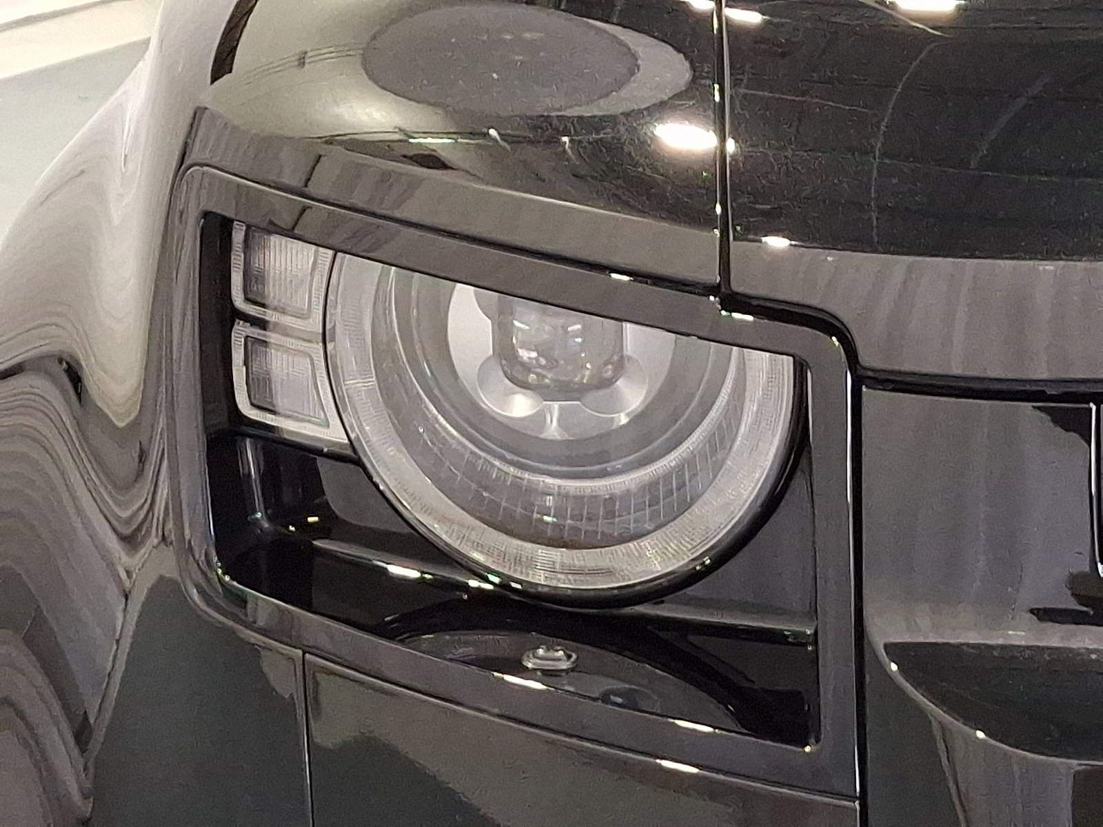 Certified 2023 Land Rover Defender 110 V8 image 8