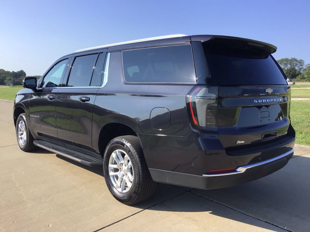 Used 2026 Chevrolet Suburban LT w/ Comfort Package AWD/4WD image 4