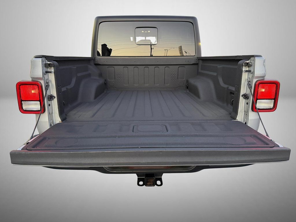 Used 2023 Jeep Gladiator Sport image 8