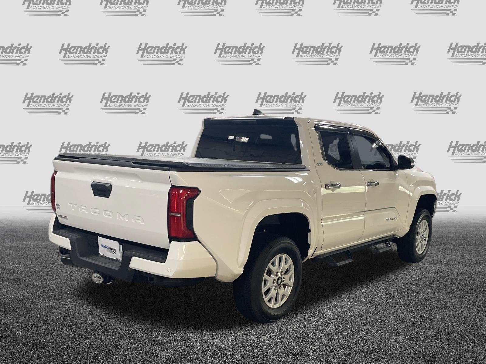 Certified 2024 Toyota Tacoma SR5 AWD/4WD image 10