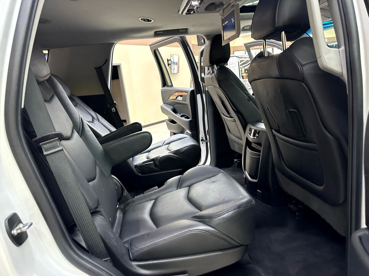 Used 2018 Cadillac Escalade Premium Luxury image 45