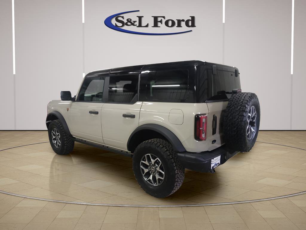 Certified 2025 Ford Bronco Badlands image 3