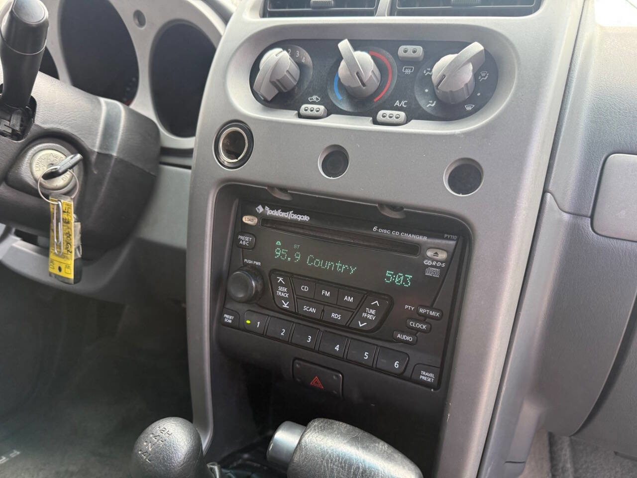 Used 2002 Nissan Frontier SE image 31