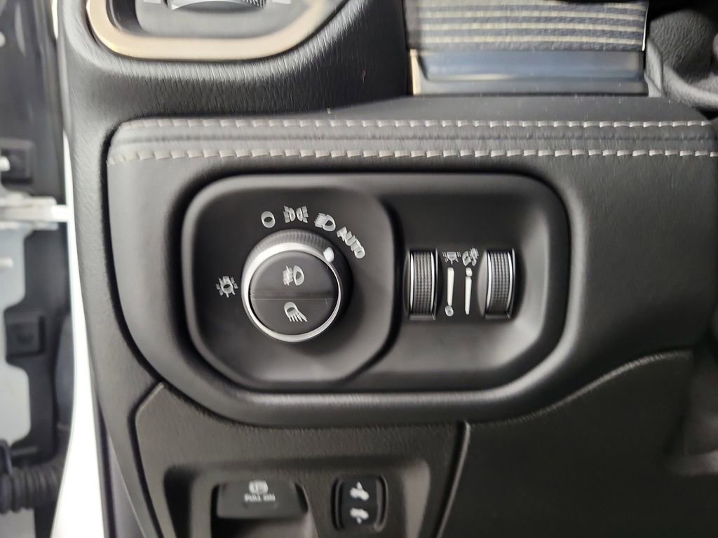 Used 2019 RAM 1500 Limited AWD/4WD image 13