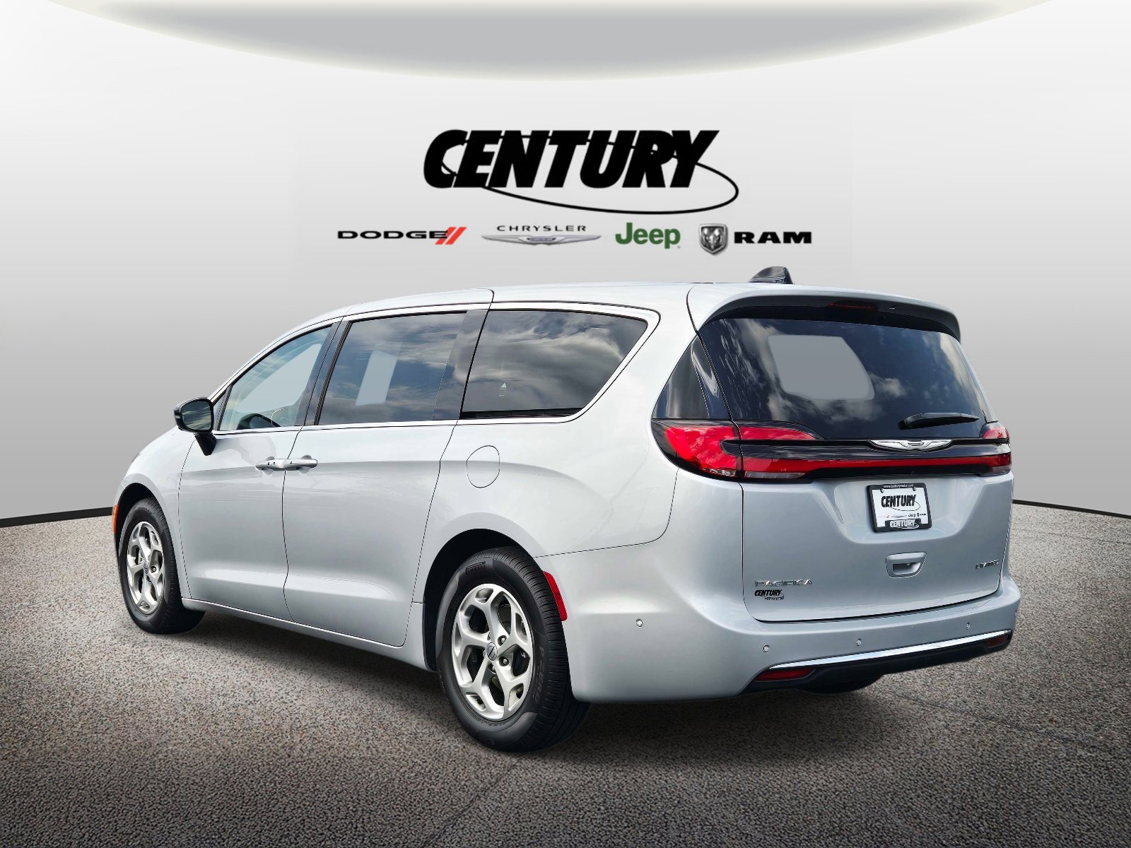 Used 2024 Chrysler Pacifica Limited image 6