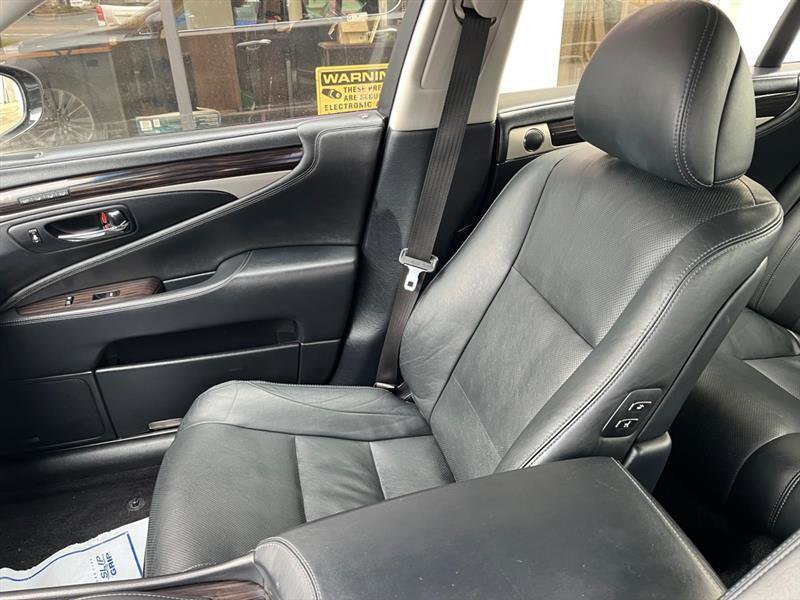 Used 2015 Lexus LS 460 AWD w/ Comfort Package image 12