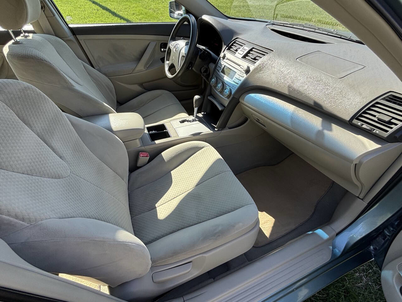 Used 2009 Toyota Camry LE FWD image 13