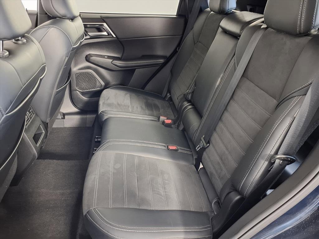 Used 2024 Mitsubishi Outlander SE Black Edition image 21