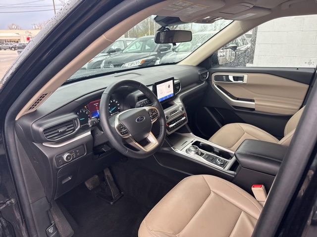 Used 2021 Ford Explorer XLT w/ Equipment Group 202A AWD/4WD image 9