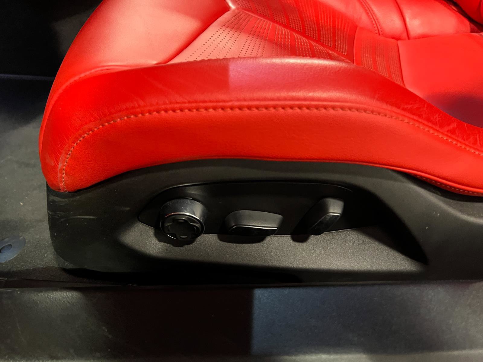 Used 2020 Chevrolet Corvette Stingray Premium Cpe w/ 3LT Preferred Equipment Group image 29