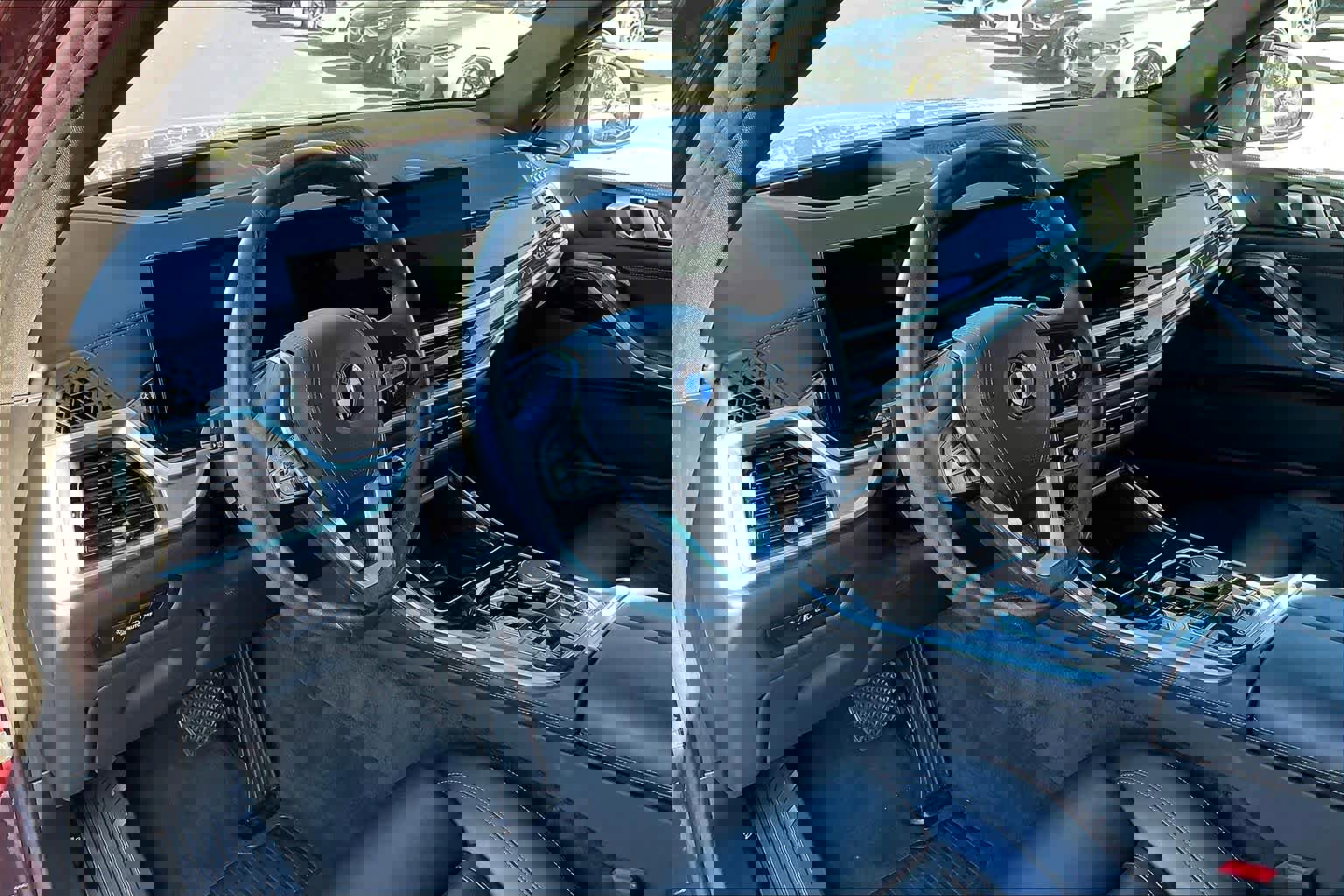 Used 2025 BMW X5 xDrive50e w/ Premium Package image 18