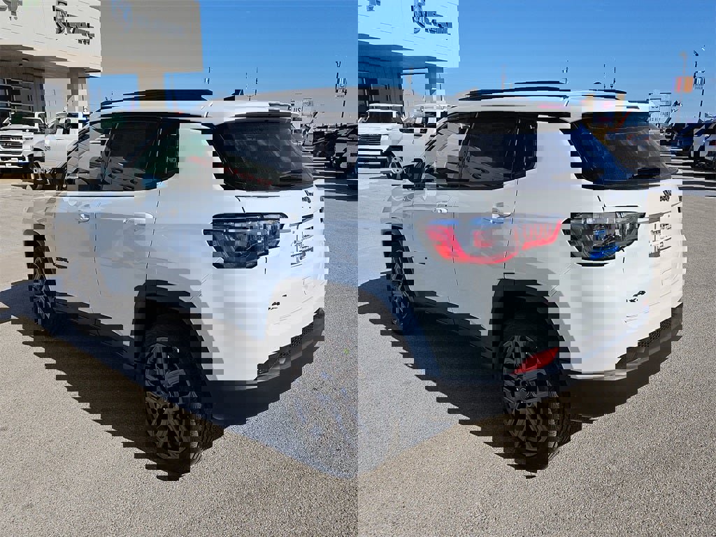 New 2026 Jeep Compass Latitude image 3