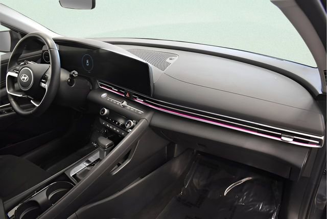 Used 2025 Hyundai Elantra SEL FWD image 18