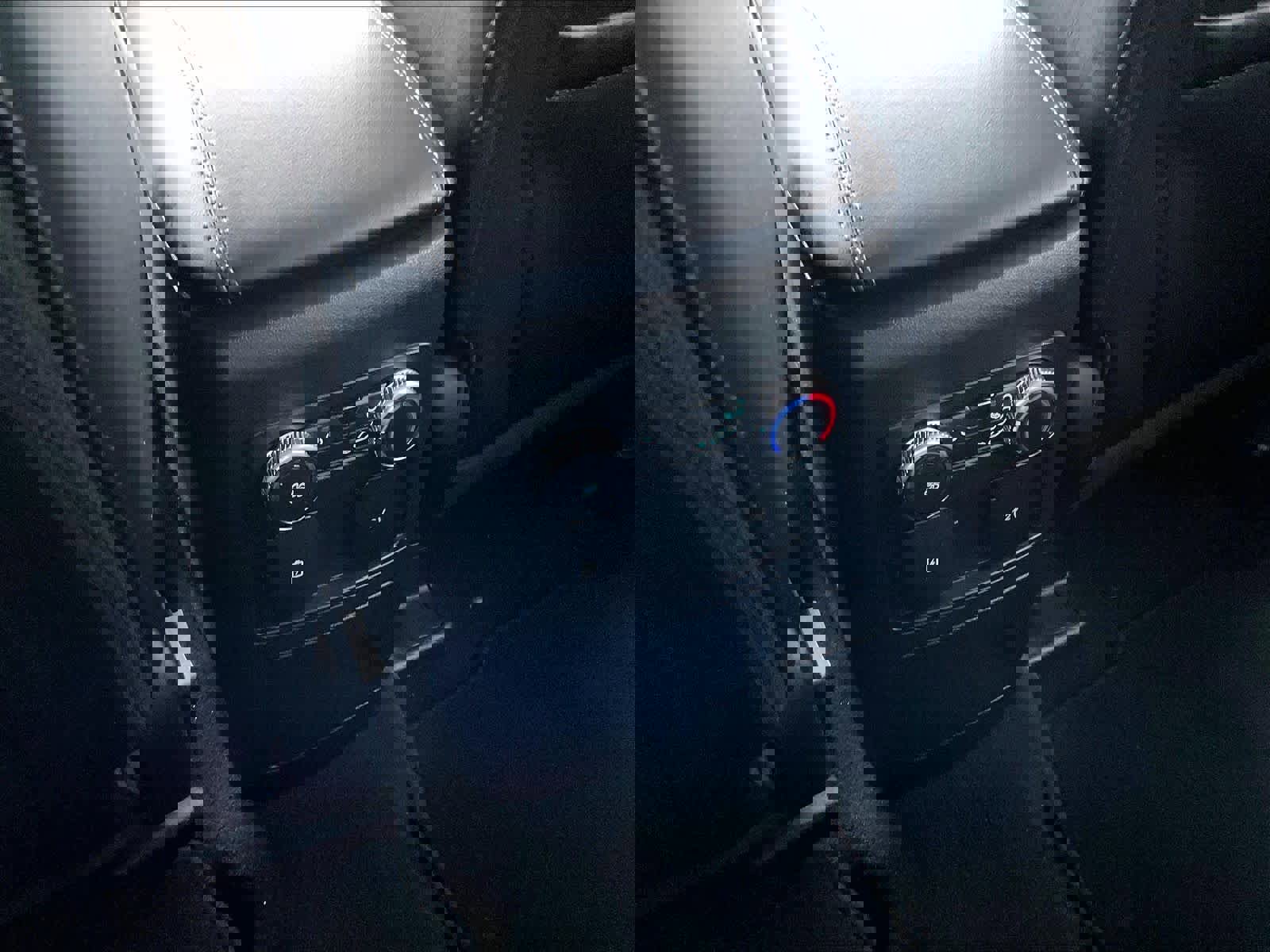 Used 2022 Ford Explorer XLT w/ Equipment Group 202A image 29