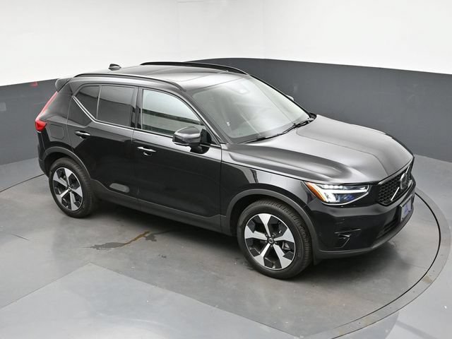 Used 2025 Volvo XC40 B5 Plus AWD/4WD image 43
