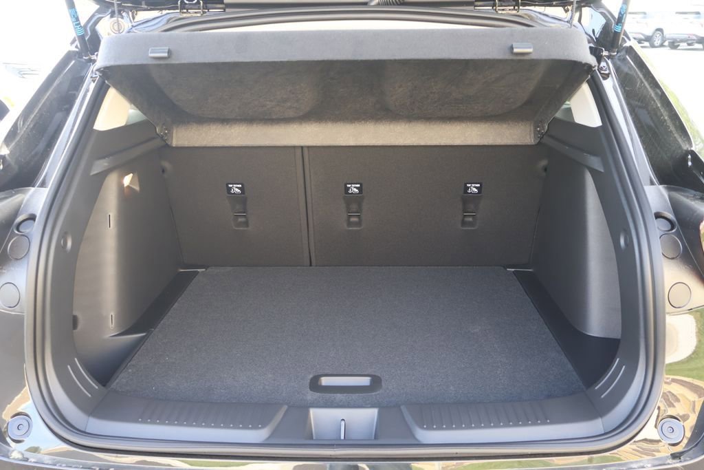 New 2026 Chevrolet Trax LT w/ Sunroof Package FWD image 46