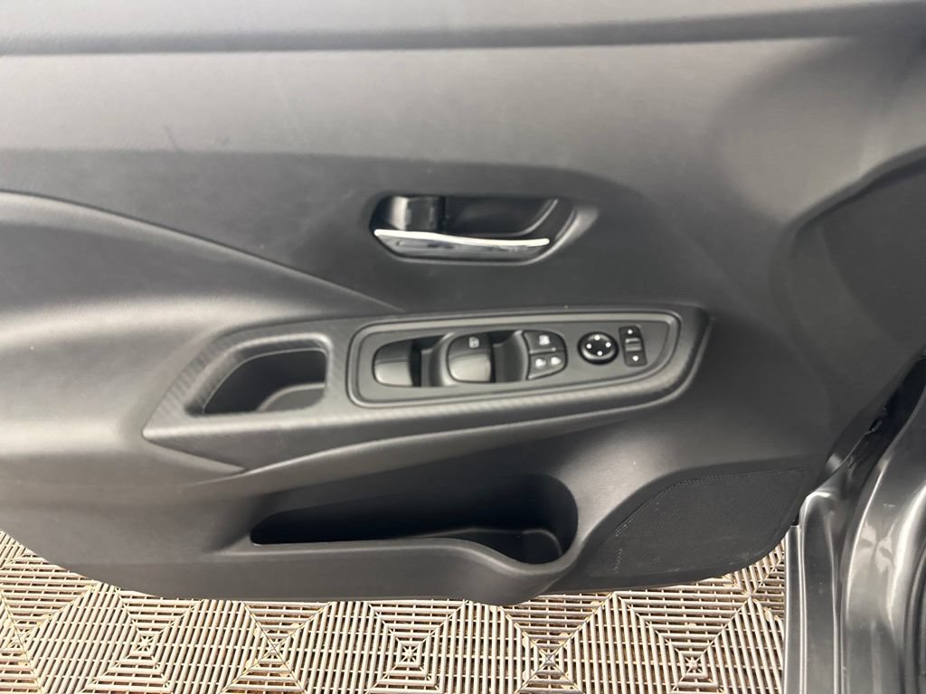 Used 2025 Nissan Versa SV FWD image 20