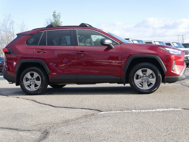 Used 2024 Toyota RAV4 LE image 7