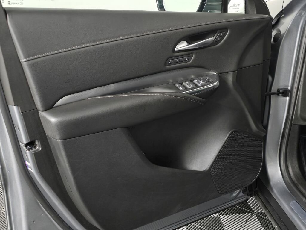 Used 2024 Cadillac XT4 Premium Luxury image 16