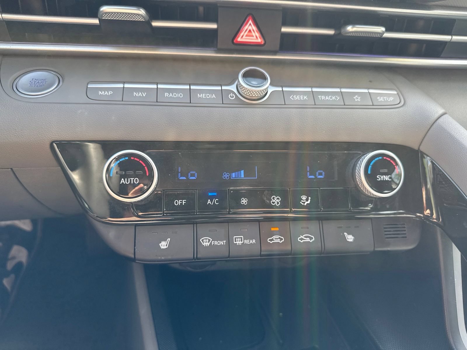 Used 2025 Hyundai Elantra SEL FWD image 30
