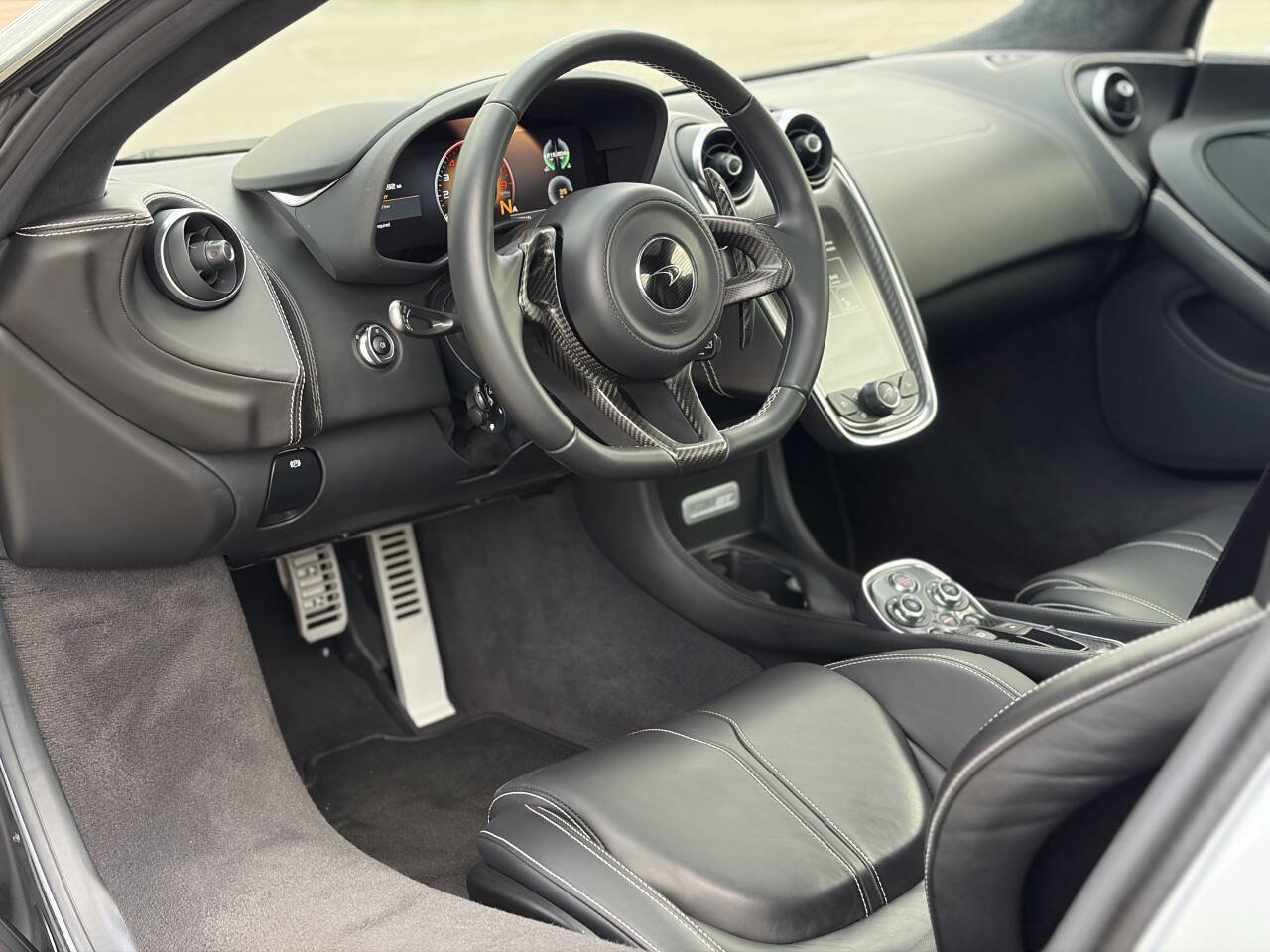 Used 2017 McLaren 570S RWD image 34