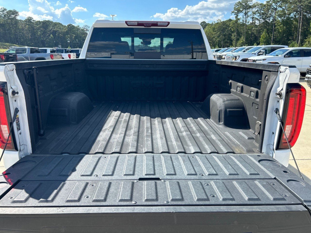 Used 2025 GMC Sierra 1500 AT4 w/ AT4 Premium Package AWD/4WD image 7