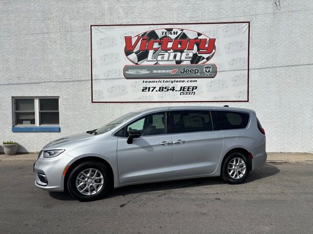 New 2026 Chrysler Pacifica Select