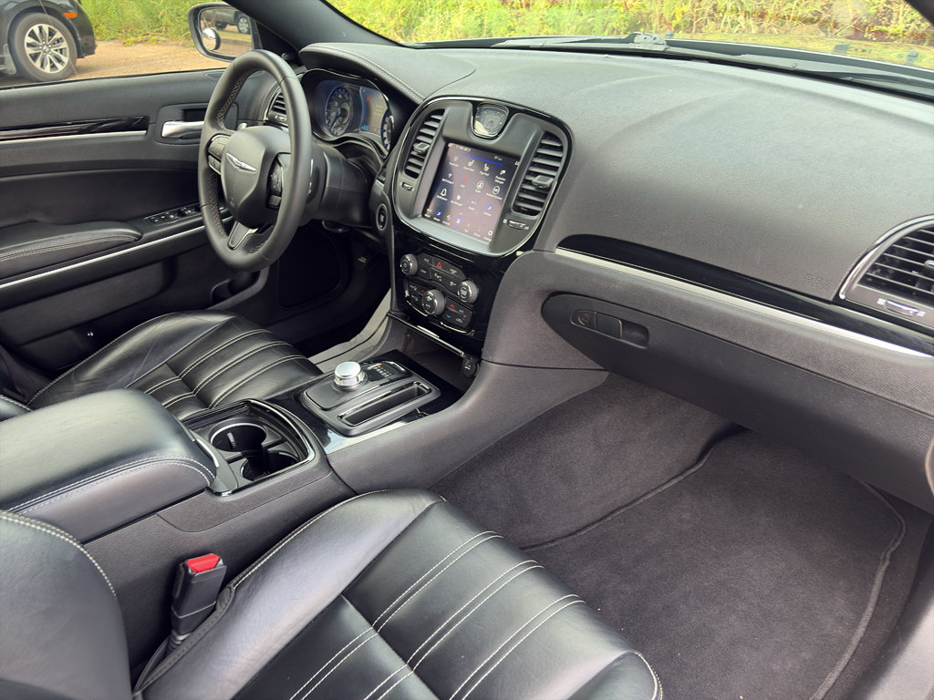 Used 2023 Chrysler 300 S RWD image 9