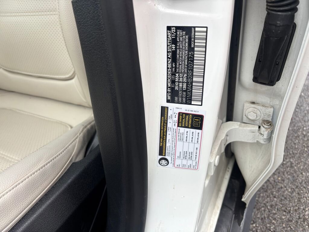 Used 2024 Mercedes-Benz GLC 300 4MATIC image 34