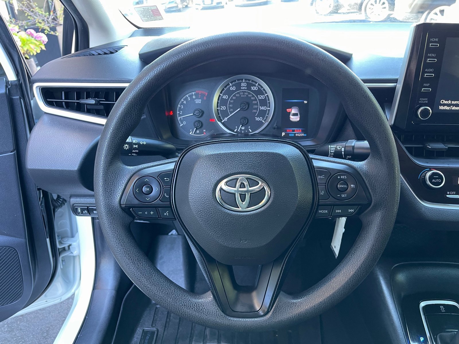 Used 2020 Toyota Corolla LE w/ Carpet Mat Package (TMS) image 24