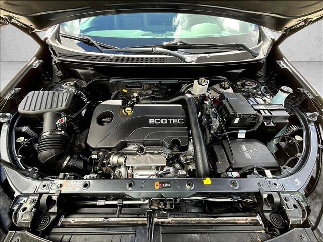 Used 2022 Chevrolet Equinox RS w/ RS Leather Package image 9