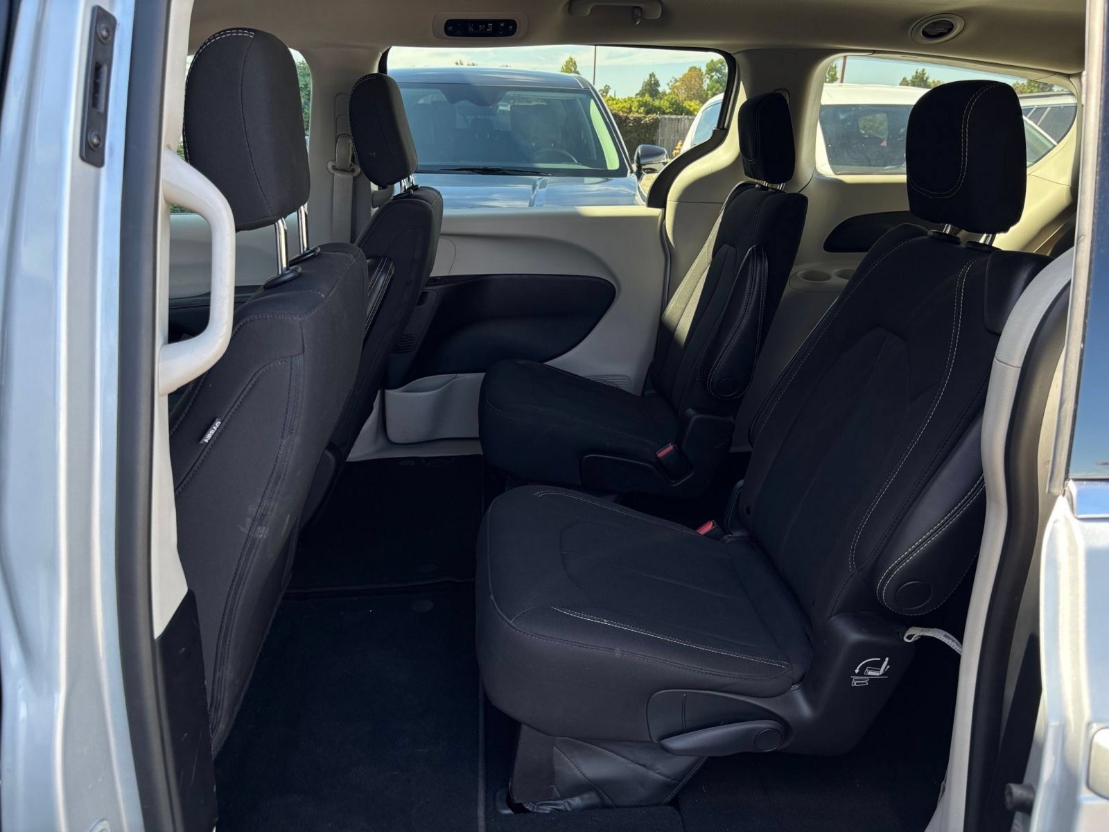 Used 2023 Chrysler Voyager LX FWD image 27