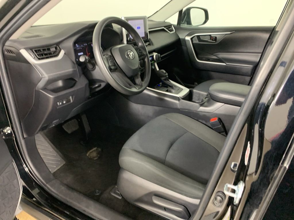 Used 2024 Toyota RAV4 LE image 29