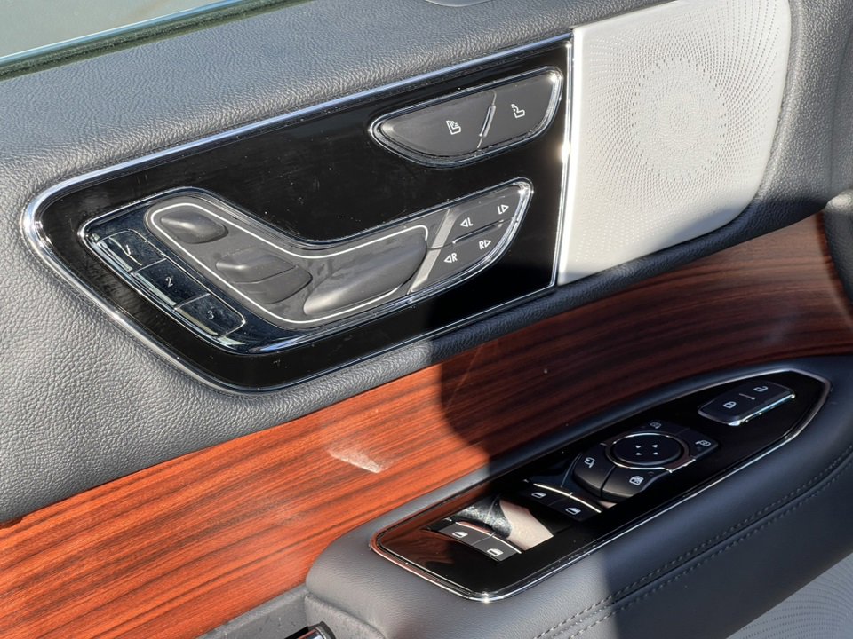 Used 2022 Lincoln Navigator L Reserve image 17