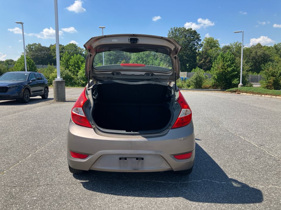 Used 2014 Hyundai Accent SE w/ Option Group 3 FWD image 19