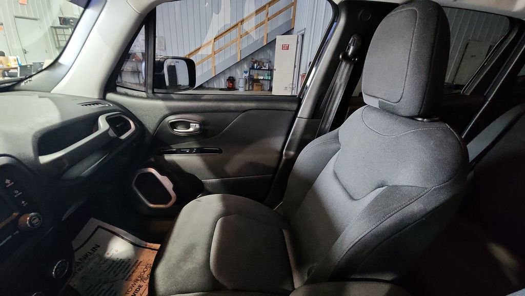 Used 2020 Jeep Renegade Sport w/ Sport Appearance Group image 11